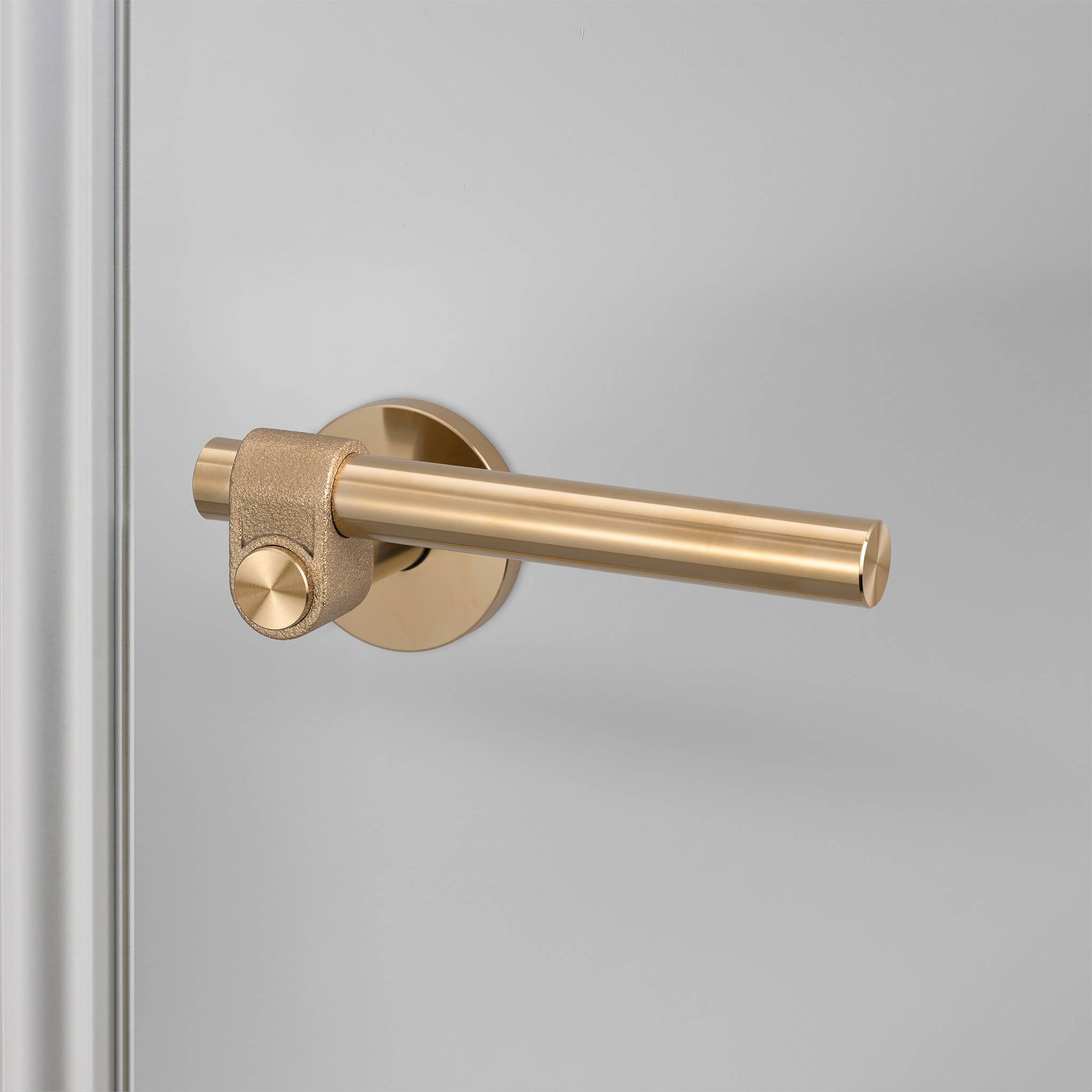 DOOR HANDLE SET / CAST / SPRUNG