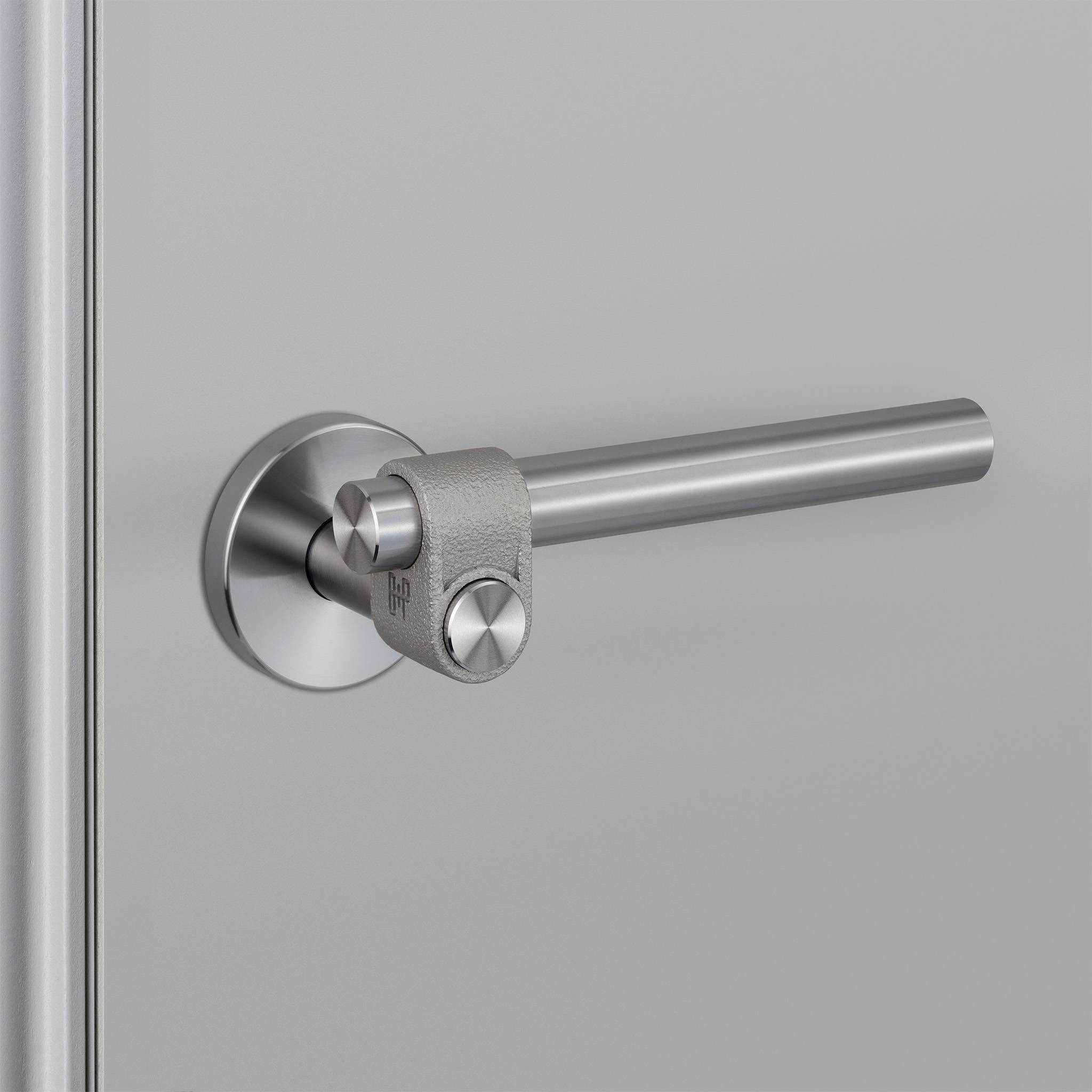 DOOR HANDLE SET / CAST / SPRUNG