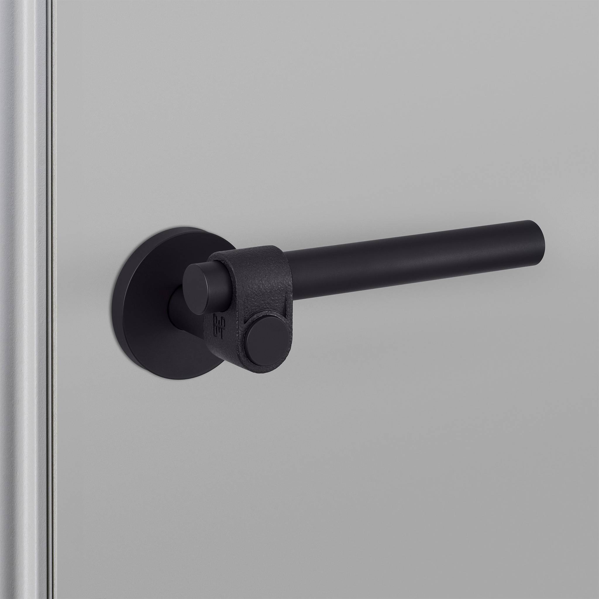 DOOR HANDLE SET / CAST / SPRUNG