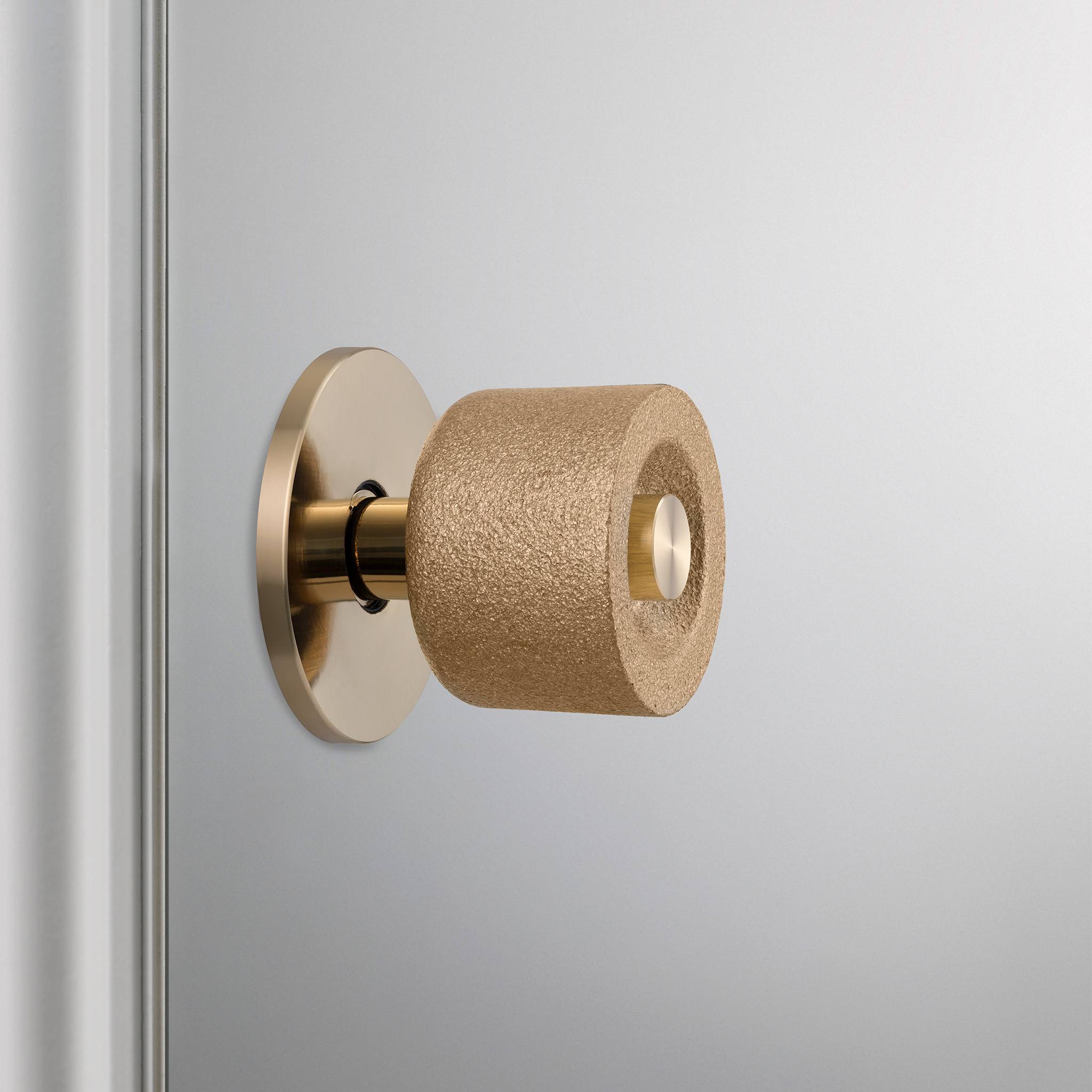 DOOR KNOB SET / CAST