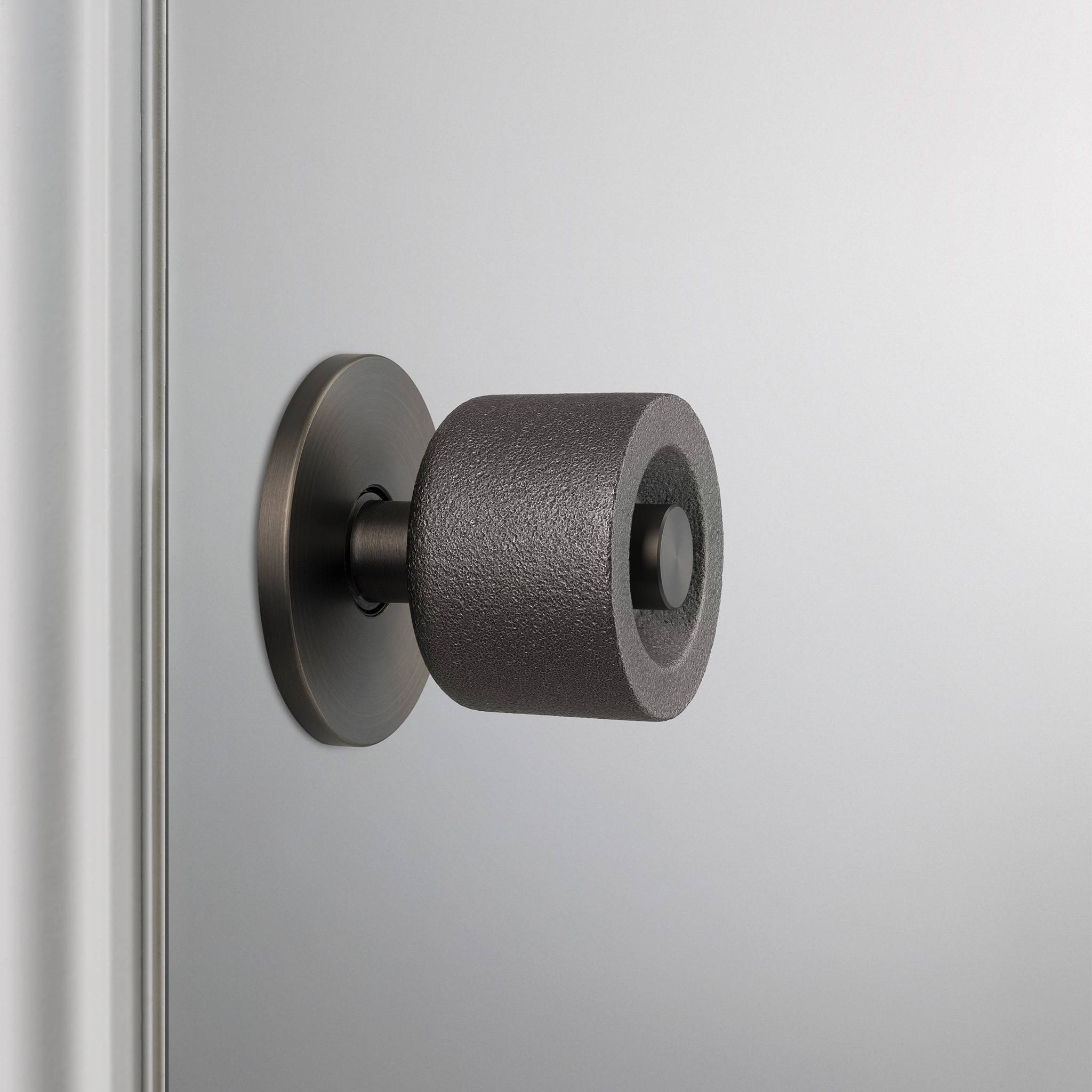 DOOR KNOB SET / CAST