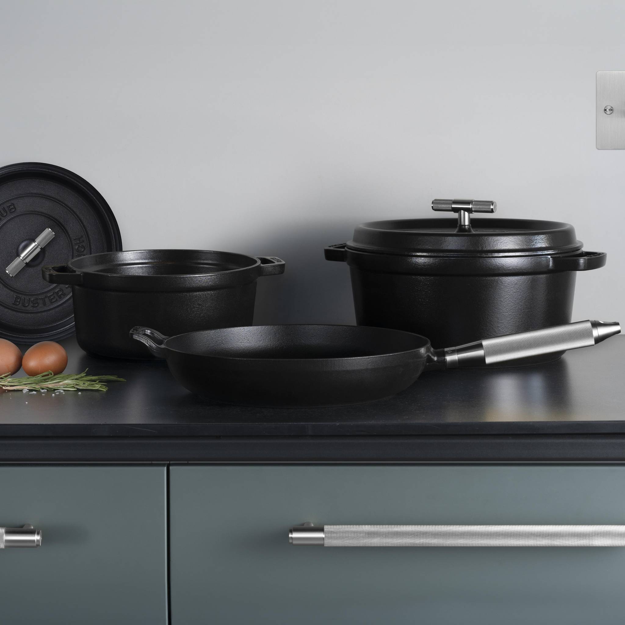 COCOTTE / 24CM / CROSS / STAUB / BLACK