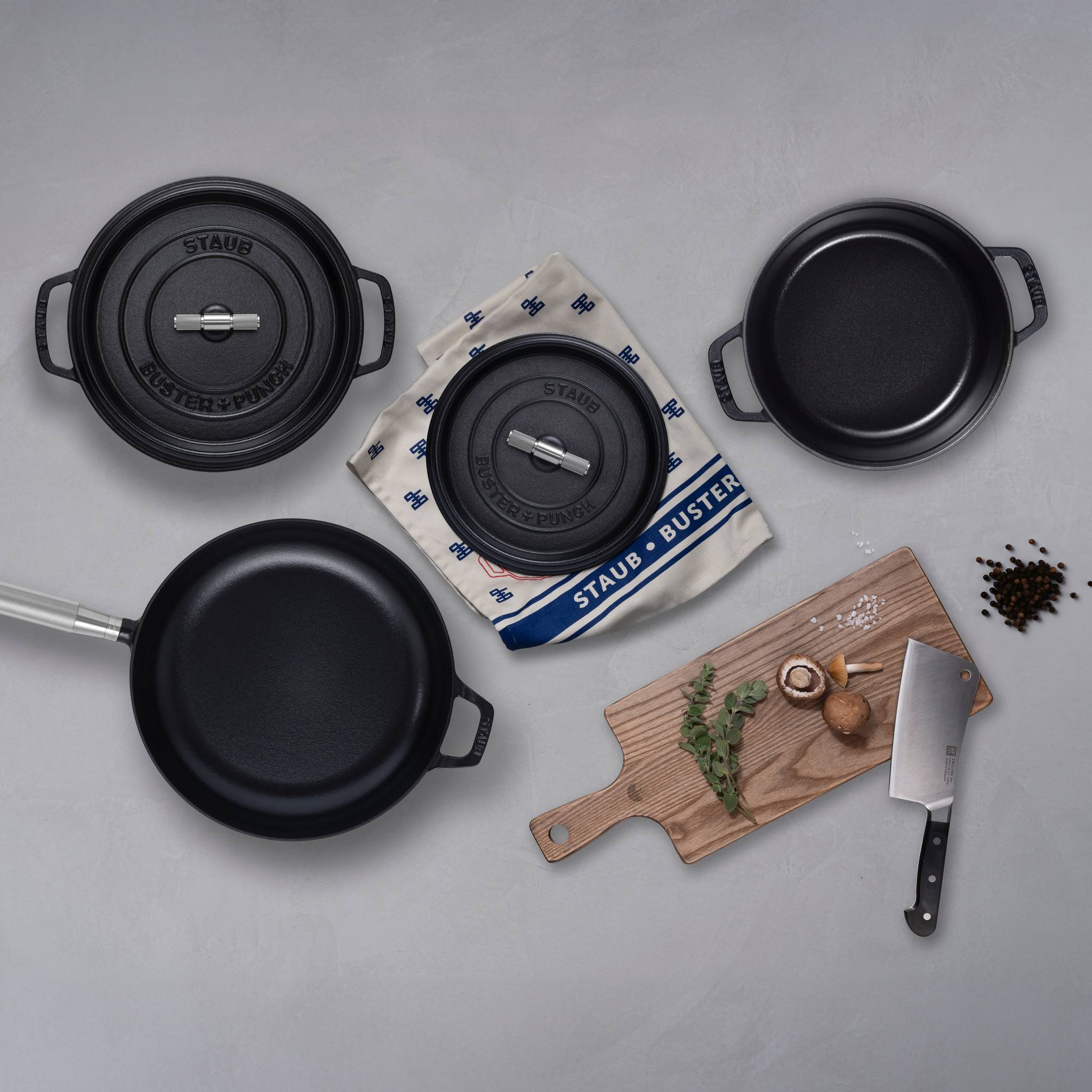 COCOTTE / 24CM / CROSS / STAUB / BLACK