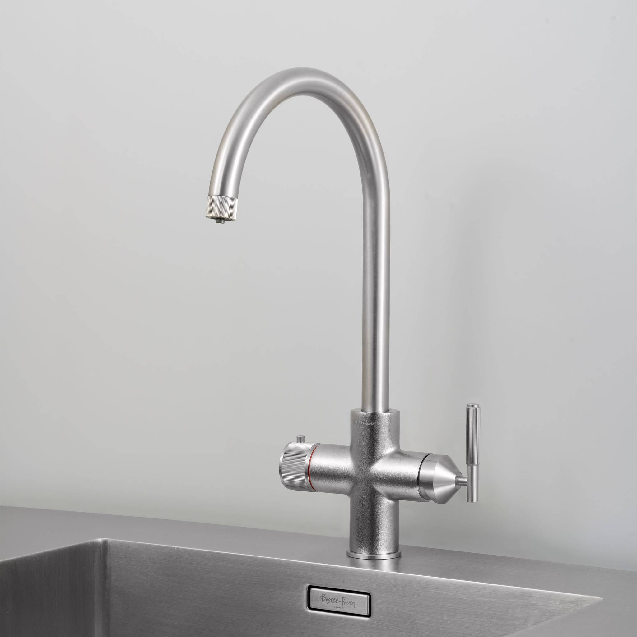 UK KITCHEN HOT TAP / 4 IN 1 / LINEAR