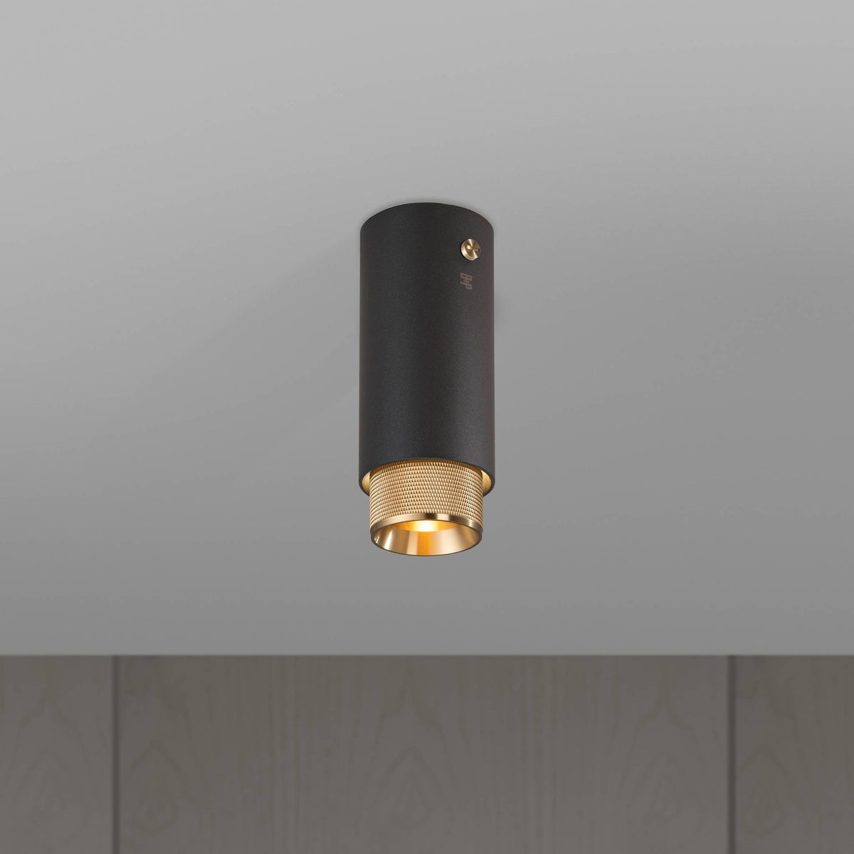 EXHAUST SURFACE CROSS GRAPHITE