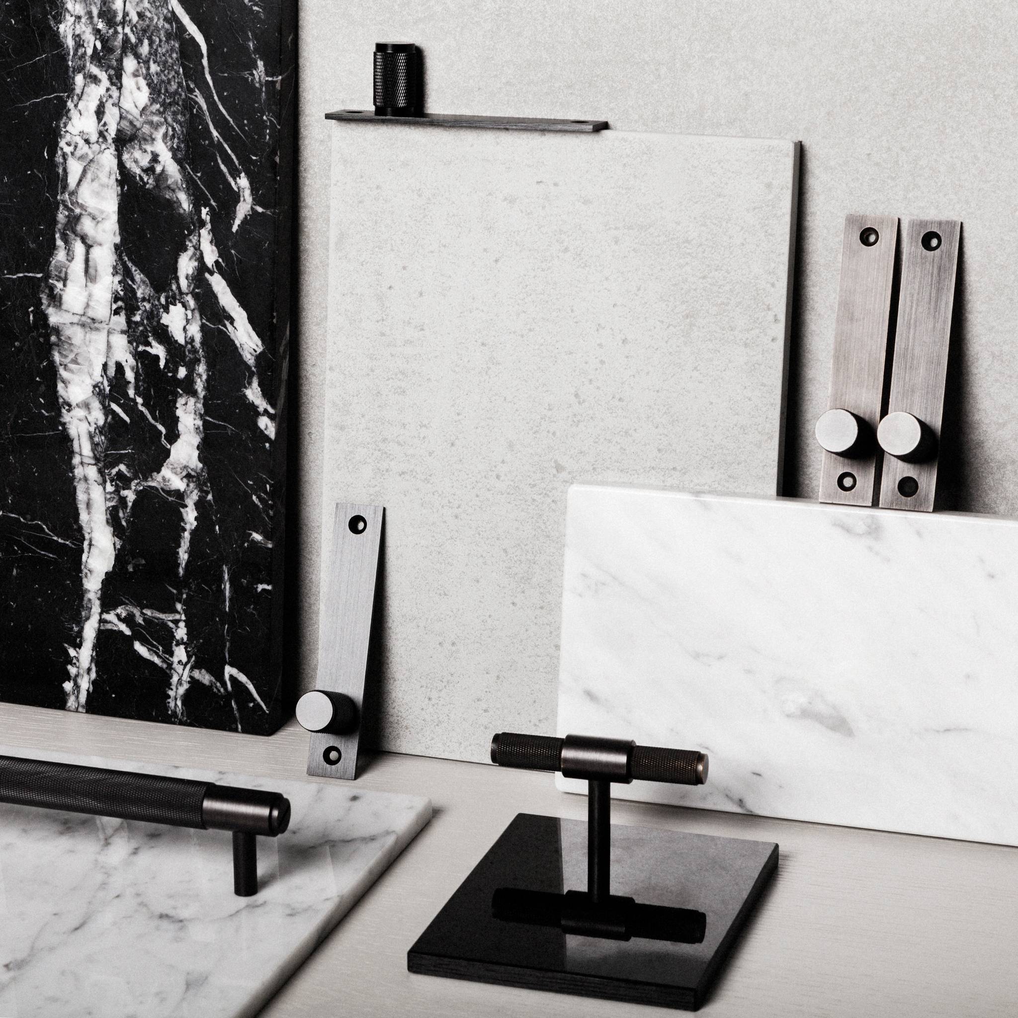 DOOR HANDLE SET / CROSS / SPRUNG
